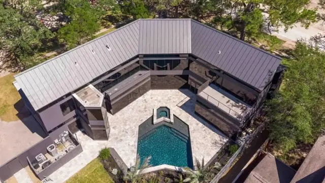 Rumah Unik Berbentuk Helm Darth Vader
