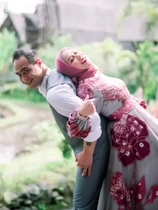 Venna Melinda dan Ferry Irawan tampil romantis di prewedding terbaru. (Sumber: Instagram/vennamelindareal)