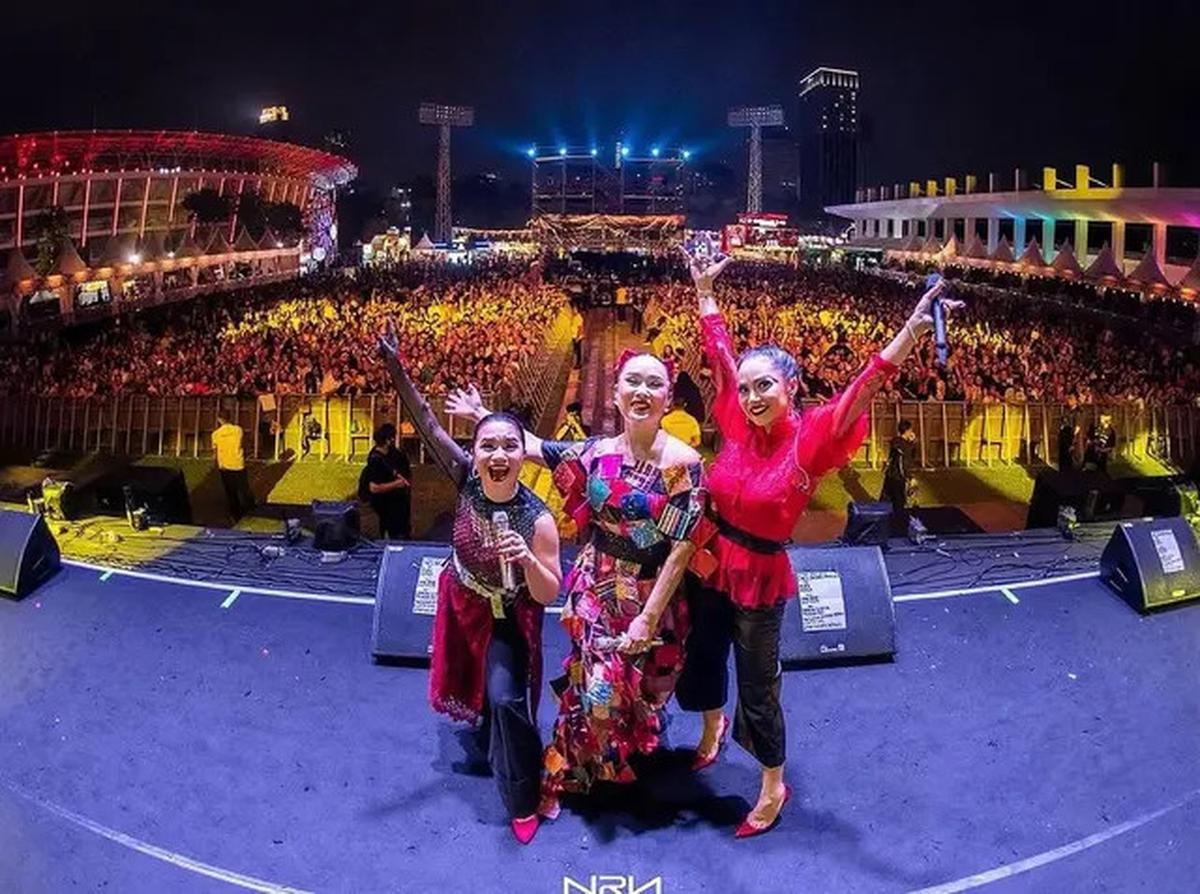 Gaya Kompak Tiga Diva Krisdayanti, Ruth Sahanaya, dan Titi DJ di Satu Panggung, Tampil Energik di Usia 50an