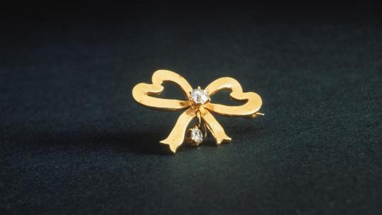 Harta karun cincin dan bros berlian kapal Titanic