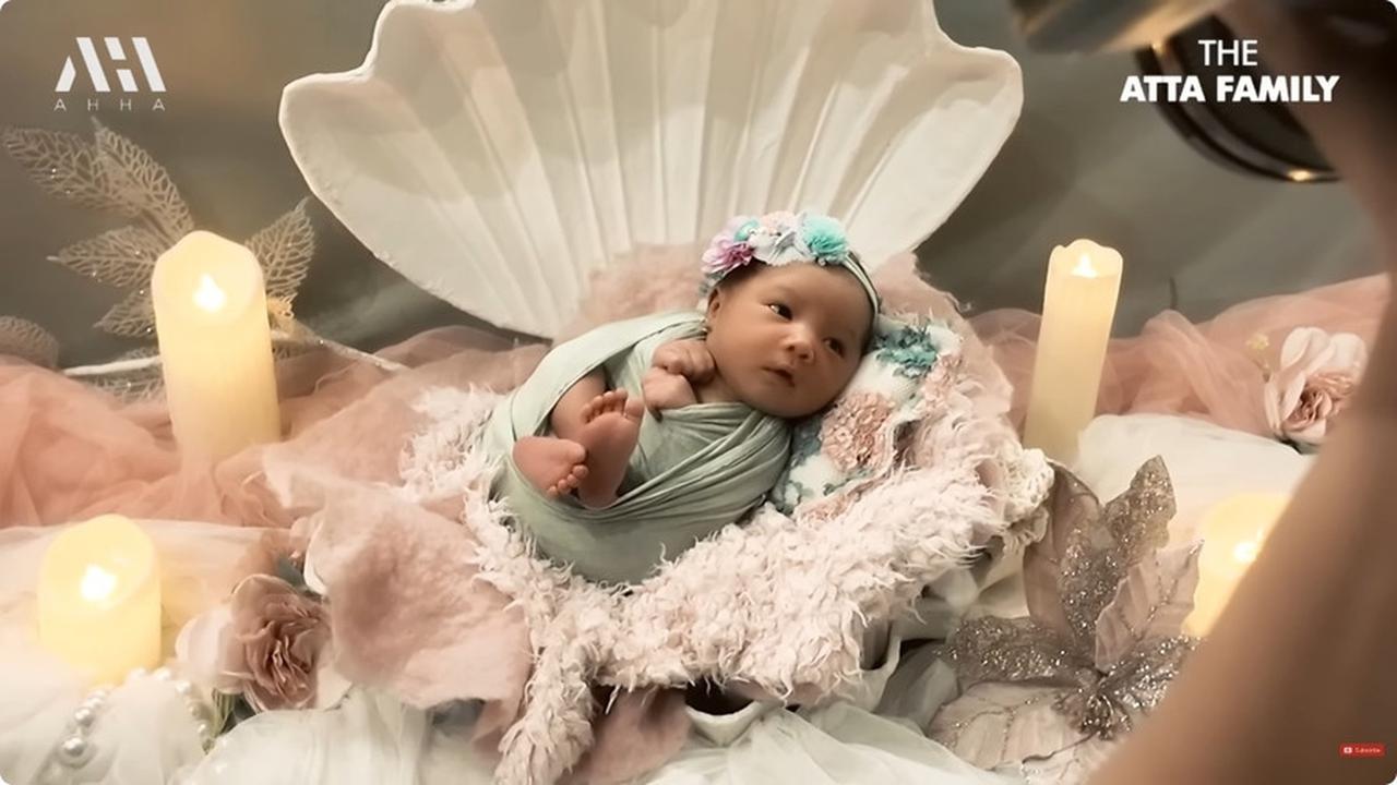 Newborn Photoshoot Baby Azura Anak Kedua Aurel Hermansyah dan Atta Halilintar, Cantik Banget & Sudah Sadar Kamera