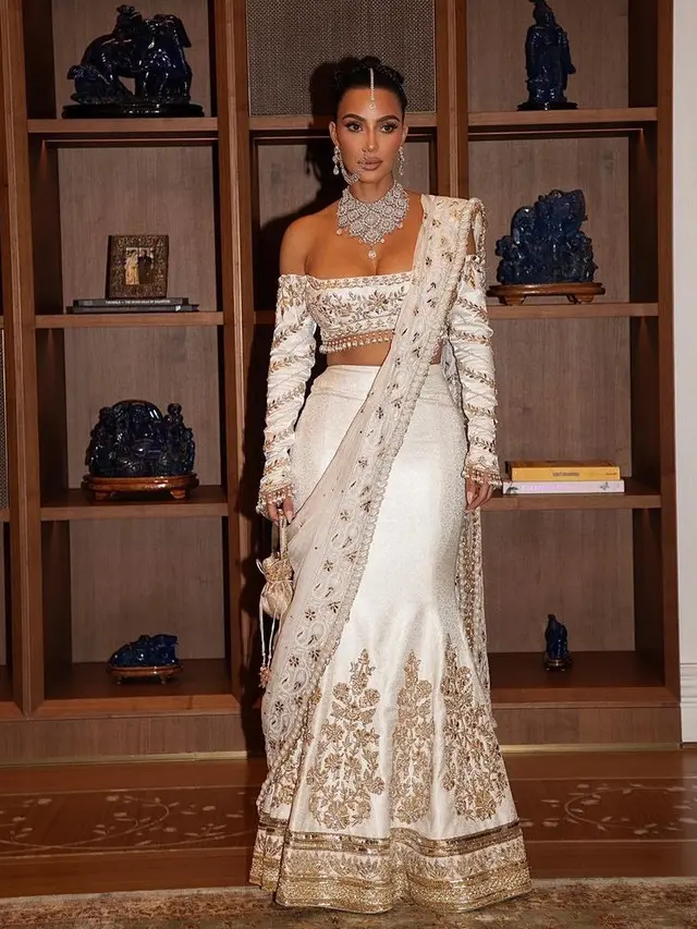 Busana Kim Kardashian di Pernikahan Anant Ambani dan Radhika Merchant. [@kimkardashian]