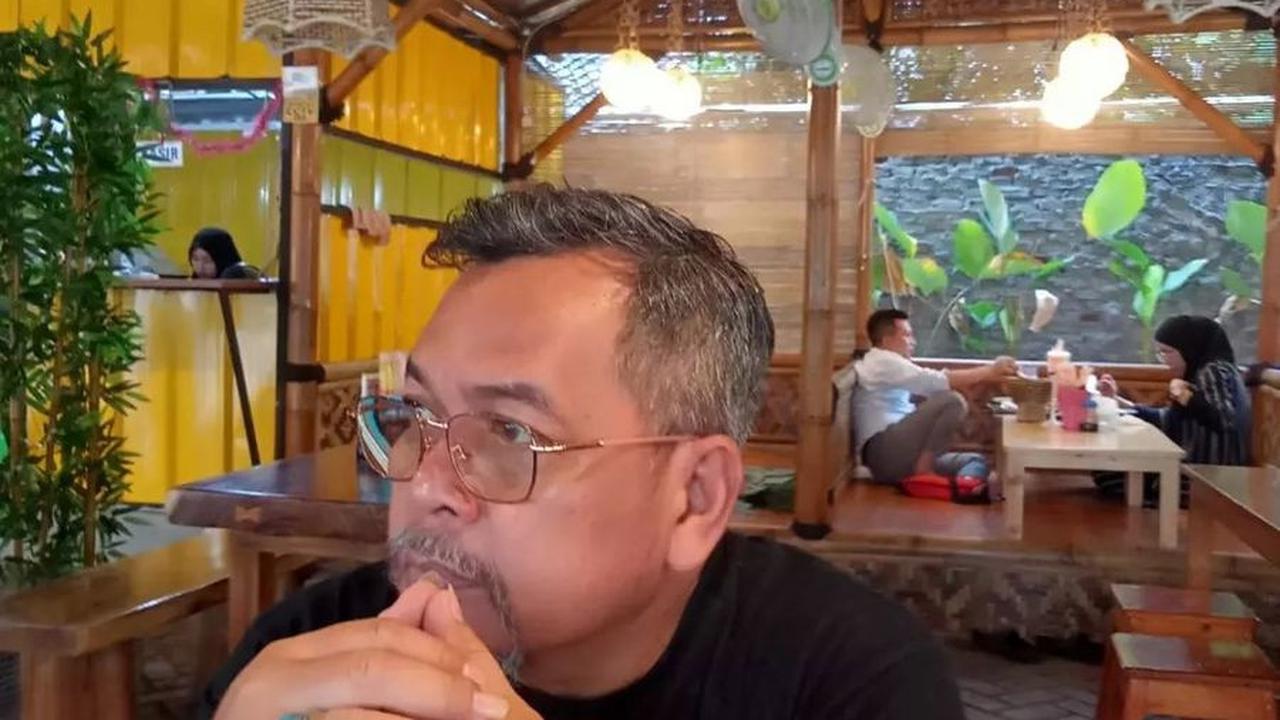 Lama Tak Tak Tersorot, Ini 8 Potret Unang Bagito yang Kini Buka Jasa Pengobatan Non Medis dan Sudah Beroperasi 15 Tahun