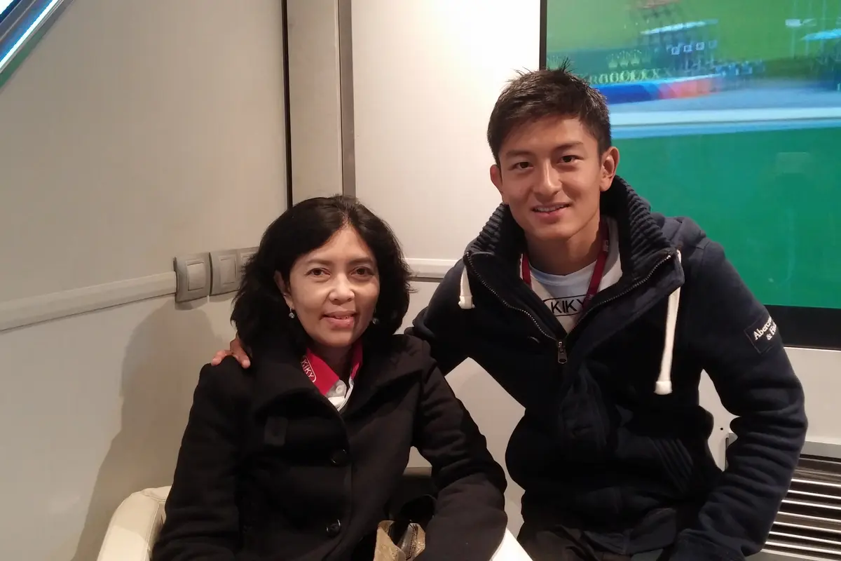Rio Haryanto (kanan) dan Indah Pennywati