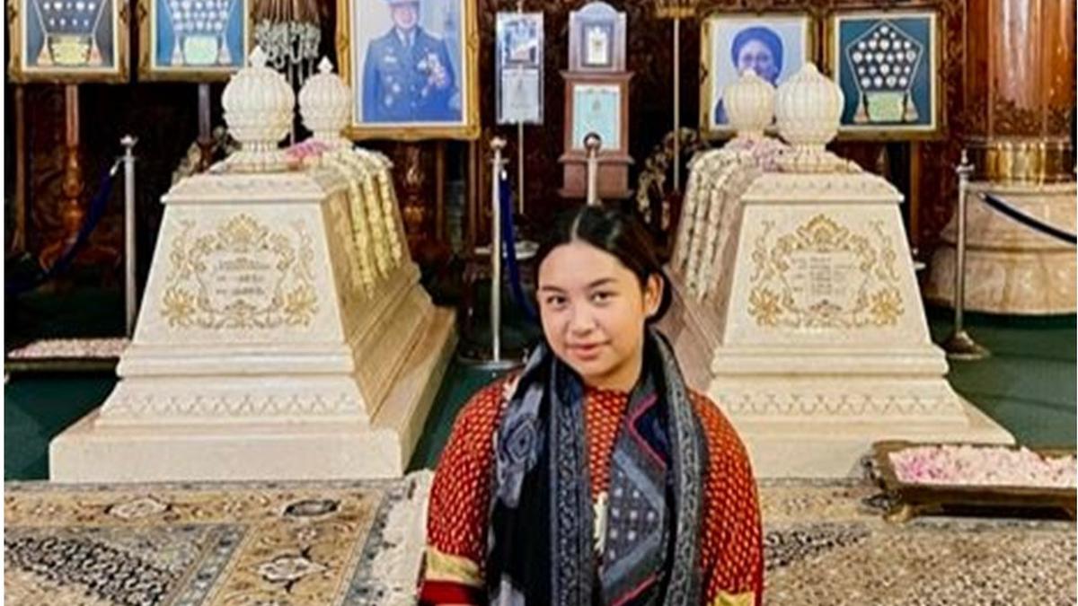 Momen Manis Khirani Trihatmodjo Pakai Kebaya di Acara Pernikahan Putra Ari Sigit