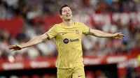 Blaugrana yang mampu tampil impresif sukses mencetak tiga gol melalui Raphinha, Robert Lewandowski dan Eric Garcia. (AP/Jose Breton)