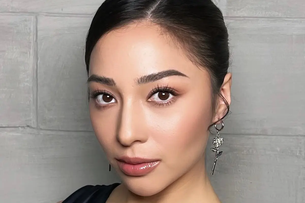 Nikita Willy Tampil dengan Makeup Minimalis Fresh Coral, Flawless dan Elegan