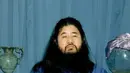 Pemimpin sekte 'Kiamat' Aum Shinrikyo, Shoko Asahara yang melakukan serangan gas sarin di stasiun kereta bawah tanah di Tokyo, Jepang, 20 Maret 1995. Pemerintah Jepang mengeksekusi Shoko Asahara dengan cara digantung pada 6 Juli 2018. (JIJI PRESS/AFP)
