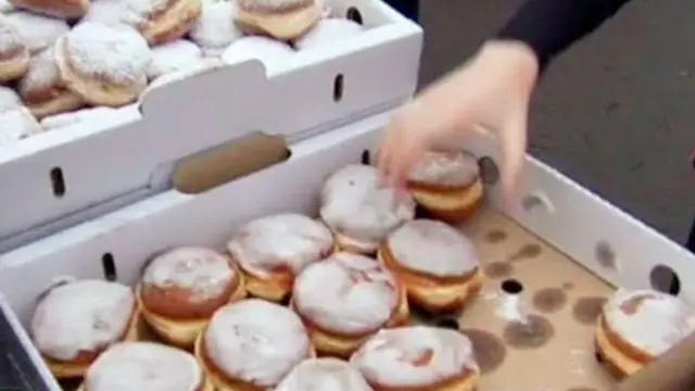 Lomba Lari Berhadiah Kue Donat