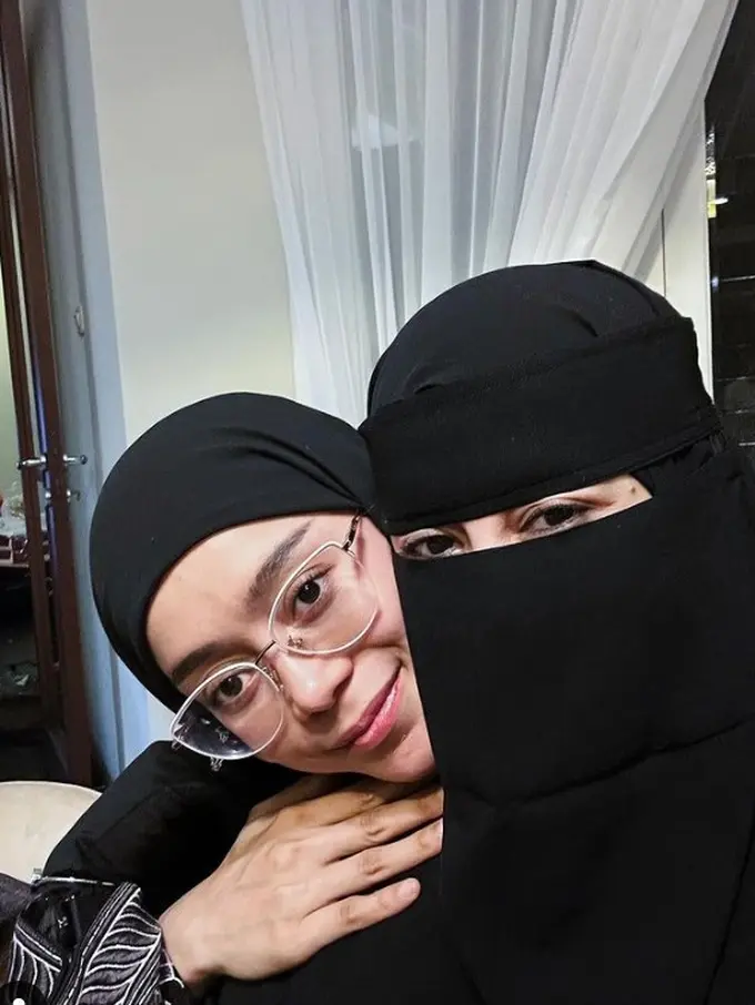 Lesti Kejora gelar pengajian (Instagram/_ummi_pipik_)