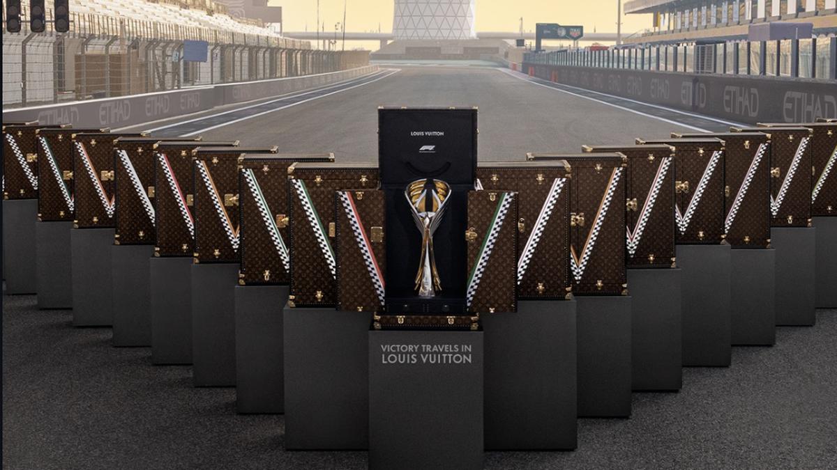 Louis Vuitton Merayakan Akhir Musim 2025 Formula 1 dengan 24 “Trophy Trunks”