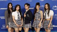 Minji, Hanni, Danielle, Haerin, dan Hyein dari NewJeans menghadiri 2024 Billboard Women in Music Awards di teater YouTube di Inglewood, California, 6 Maret 2024. (Michael Tran / AFP)