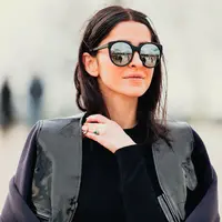 Kacamata jadi must-have item buat para fashion enthusiast. (Sumber foto: www.lovelybylucy.com)