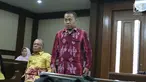 Terdakwa perantara suap pembangunan RSUD Damanhuri, Barabai, TA 2017, Abdul Basit jelang sidang putusan di Pengadilan Tipikor, Jakarta, Senin (13/8). Abdul Basit dijatuhi hukuman 4 tahun penjara, denda Rp 200 juta. (Liputan6.com/Helmi Fithriansyah)