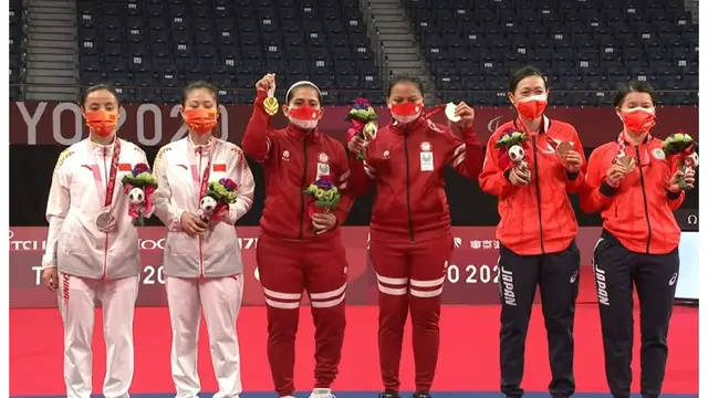 6 Potret Kemenangan Leani/Khalimatus Raih Emas Pertama di Paralimpiade Tokyo 2020