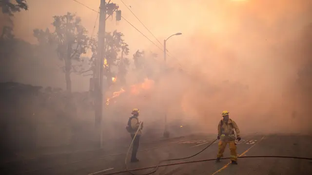 Kebakaran Hutan Meluas, Puluhan Ribu Orang di Los Angeles AS Mengungsi