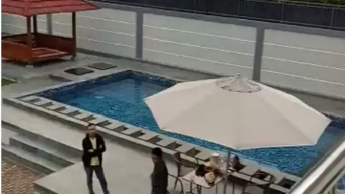 [Bintang] Vila Ayu Ting Ting