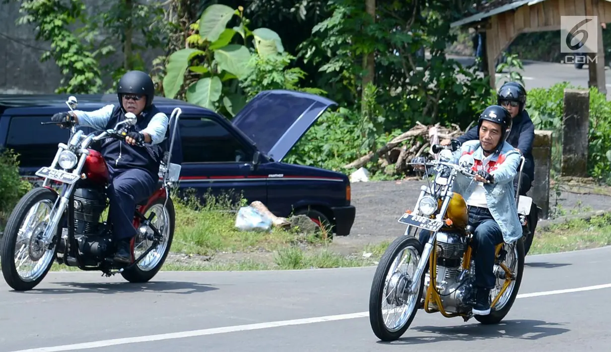 Gaya Presiden Joko Widodo atau Jokowi saat mengendarai motor Chopper di Sukabumi, Jawa Barat, Minggu (8/4). Jokowi tak luput mengingatkan tentang keselamatan sebelum memulai blusukan. (Liputan6.com/Pool/Biro Pers Setpres)