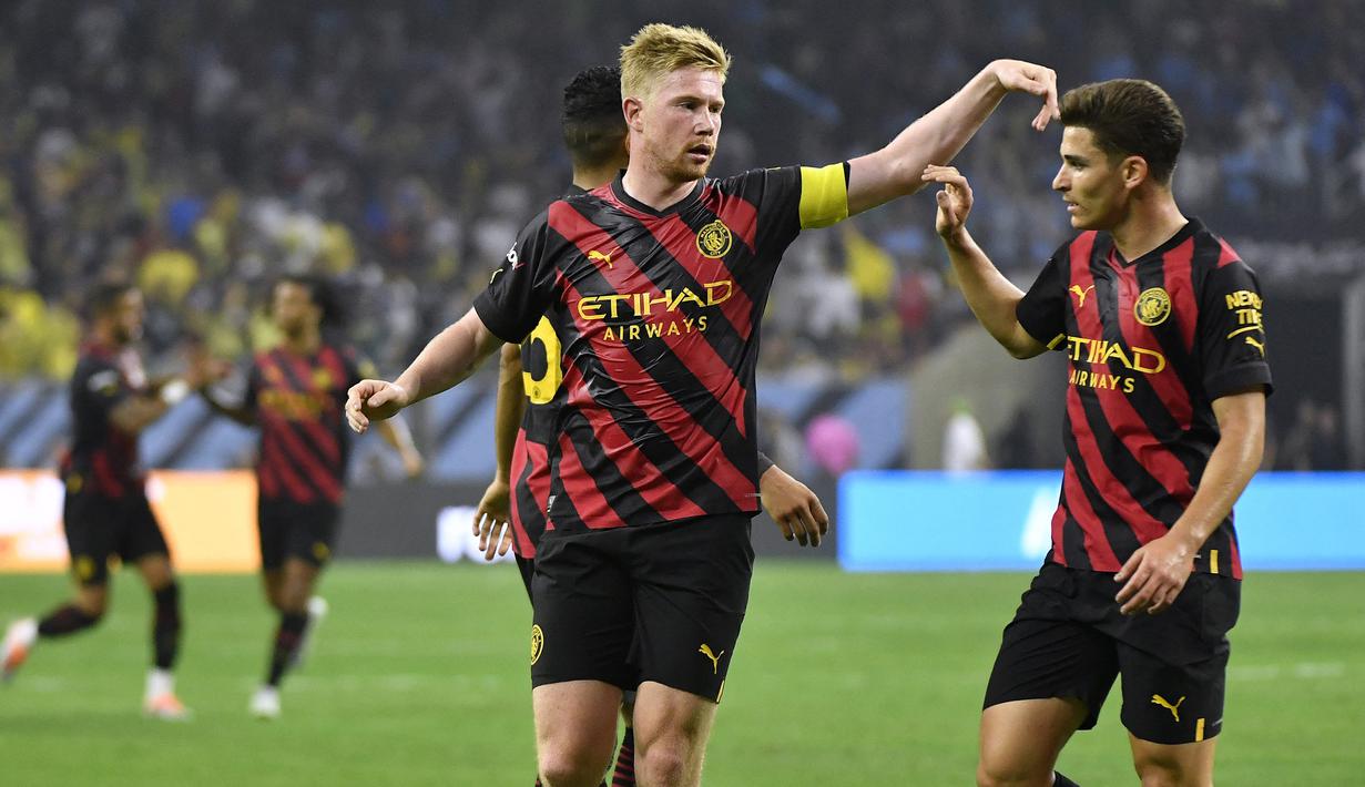 Kevin De Bruyne. Gelandang serang Belgia berusia 31 tahun yang kini memasuki musim ke-8 bersama Manchester City ini baru 1 kali tampil dalam pramusim 2022/2023. Pada laga (20/7/2022) menghadapi Club America di NRG Stadium, Houston, The Citizens menang 2-1 dan ia menjadi pencetak kedua gol tersebut. (AFP/Getty Images/Logan Riely)