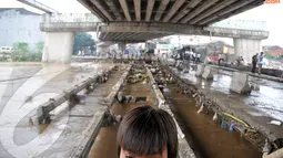 Banjir Parah dan Gunungan Sampah di Kalibata