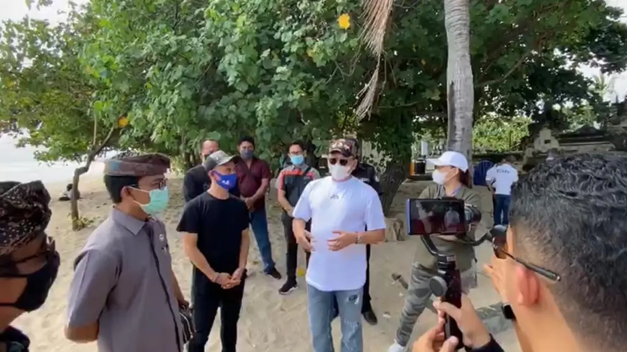 Bamsoet saat meninjau langsung dan bertemu jajaran pemerintahan Kecamatan Kuta, Bali, di Pantai Kuta, Bali.