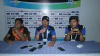 Hariyadi (tengah) memprotes dihapusnya regulasi pemain muda oleh PSSI (Liputan6.com/Abelda Gunawan)