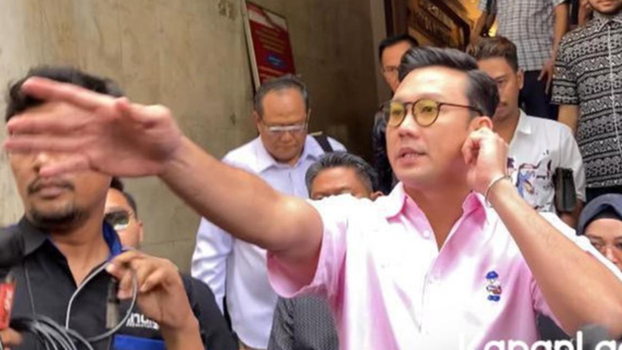 Masalah Semakin Panjang, Denny Sumargo Akhirnya Izinkan Kuasa Hukumnya Polisikan Farhat Abbas
