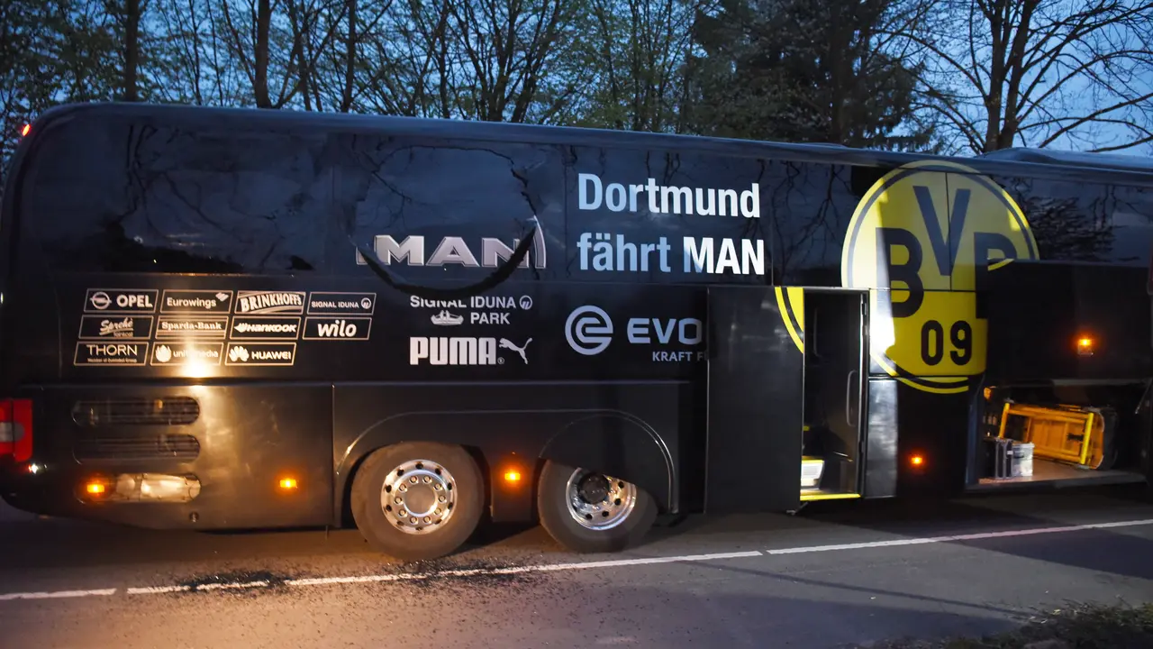 20170411-Bus Tim Borussia Dortmund Dibom-AP 