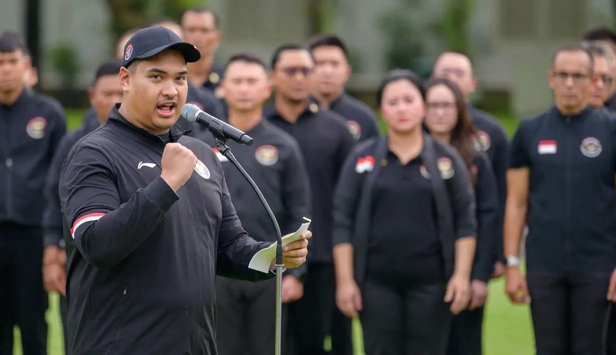Menteri Pemuda dan Olahrga Dito Ariotedjo melaporkan, total kontingen Indonesia untuk Olimpiade Paris 2024 berjumlah 86 orang termasuk pelatih dan staf. (BAY ISMOYO/AFP)