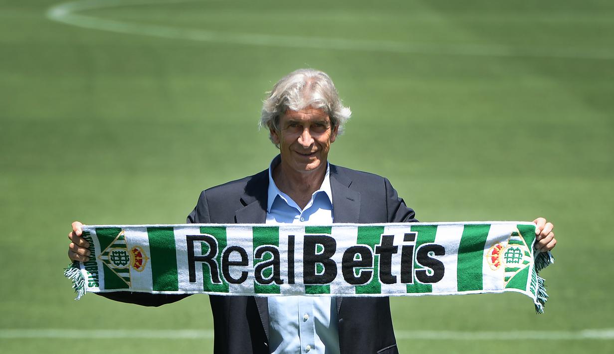 Foto Senyum Manuel Pellegrini Resmi Latih Real Betis Bola Liputan6 Com