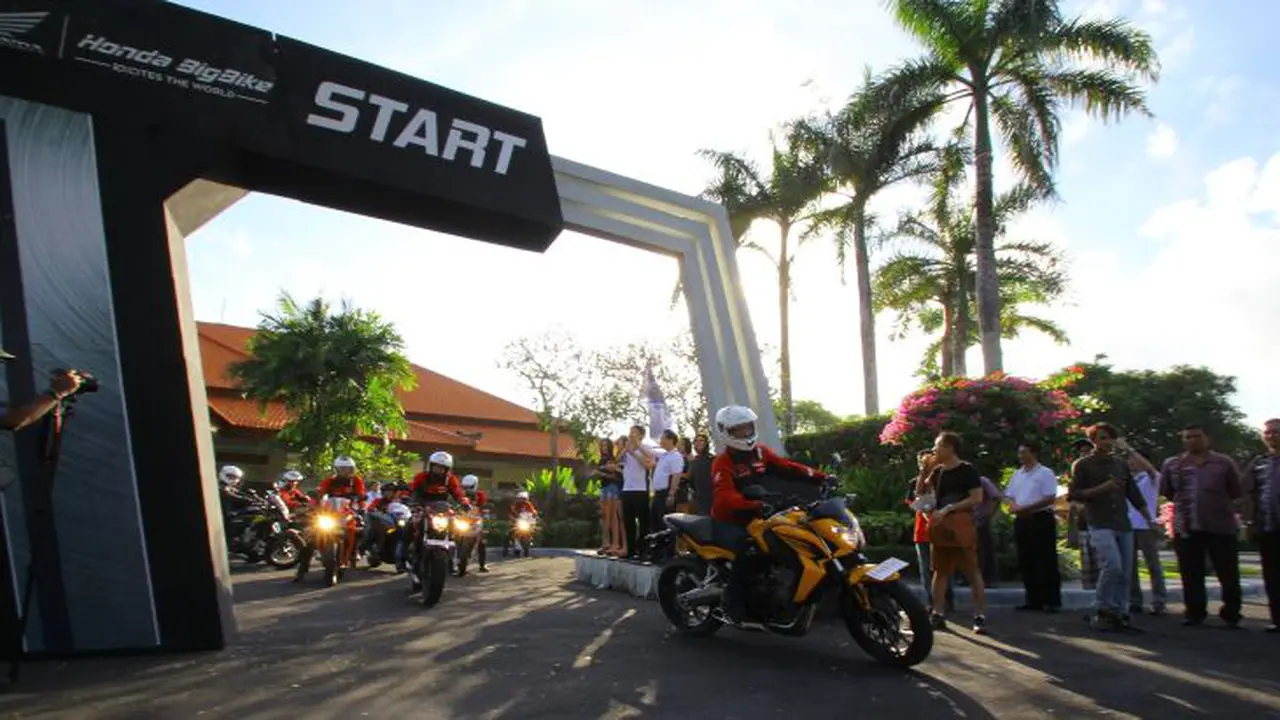 10 Pembeli Big Bike Honda Jalan-jalan ke Lombok