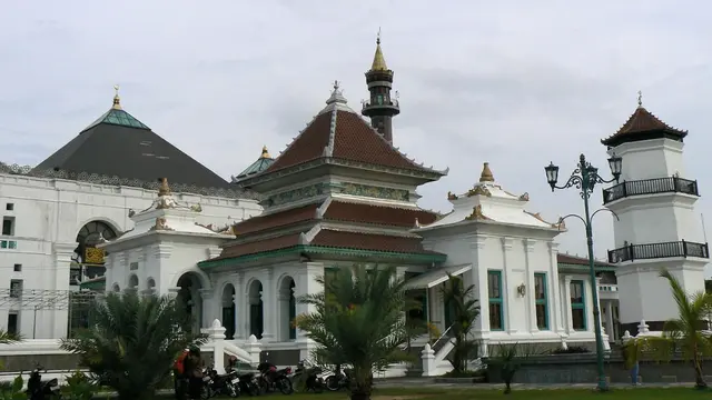 Masjid Agung Sultan Mahmud Badaruddin II (Foto: Google Maps/IZZAN REAL)