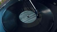 Ilustrasi piringan hitam dan soundtrack film. (Sumber: Pexels/Alejandro JV)