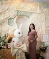 Intip detail dress yang dikenakan Alyssa Daguise saat baby shower dan perayaan ulang tahunnya. [@alyssadaguise].
