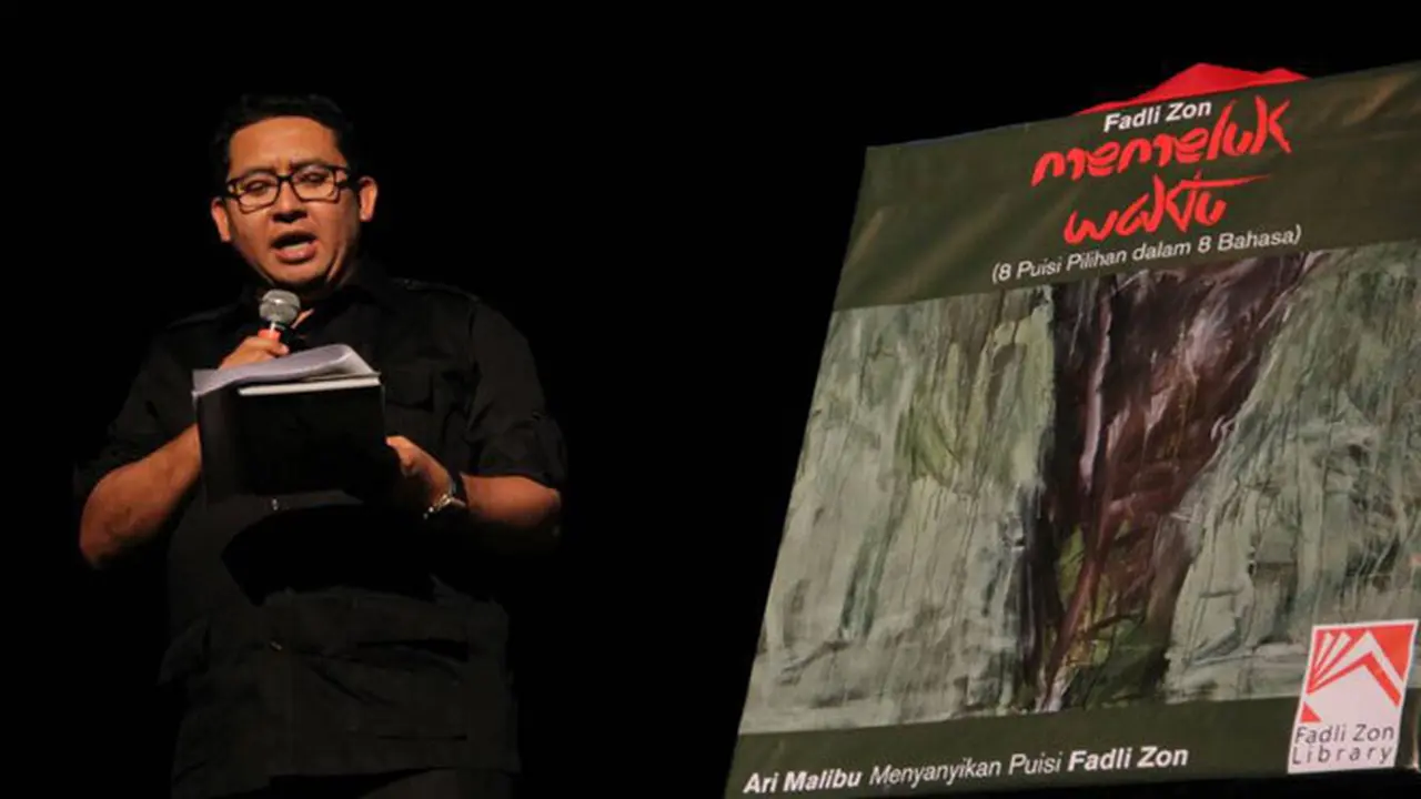 Fadli Zon Luncurkan Buku Puisi Memeluk Waktu