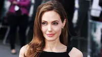 Payudara Angelina Jolie Bermasalah Lagi