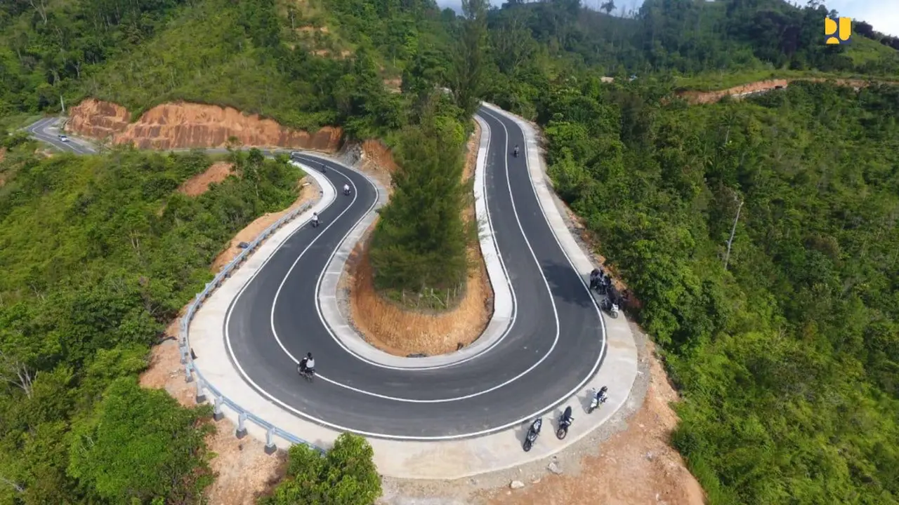 Pembangunan jalan akses wisata Mandeh merupakan salah satu dukungan Kementerian PUPR. Dok Kementerian PUPR