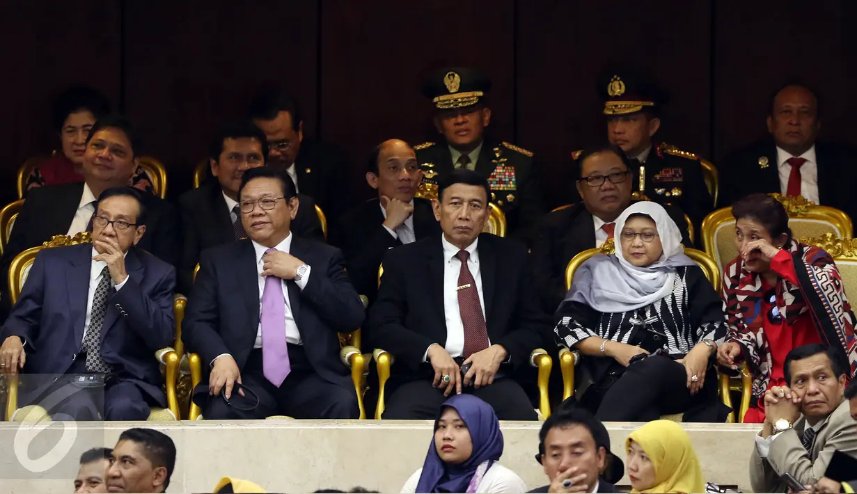 Menko Polhukam Wiranto, Menlu Retno Marsudi dan Menteri Kelautan dan Perikanan Susi Pudjiastuti menghadiri acara pidato Raja Arab Saudi Salman bin Abdulaziz Al Saud di Gedung DPR, Kompleks Parlemen Senayan, Jakarta, Kamis (2/3). (Liputan6.com/Johan Tallo)