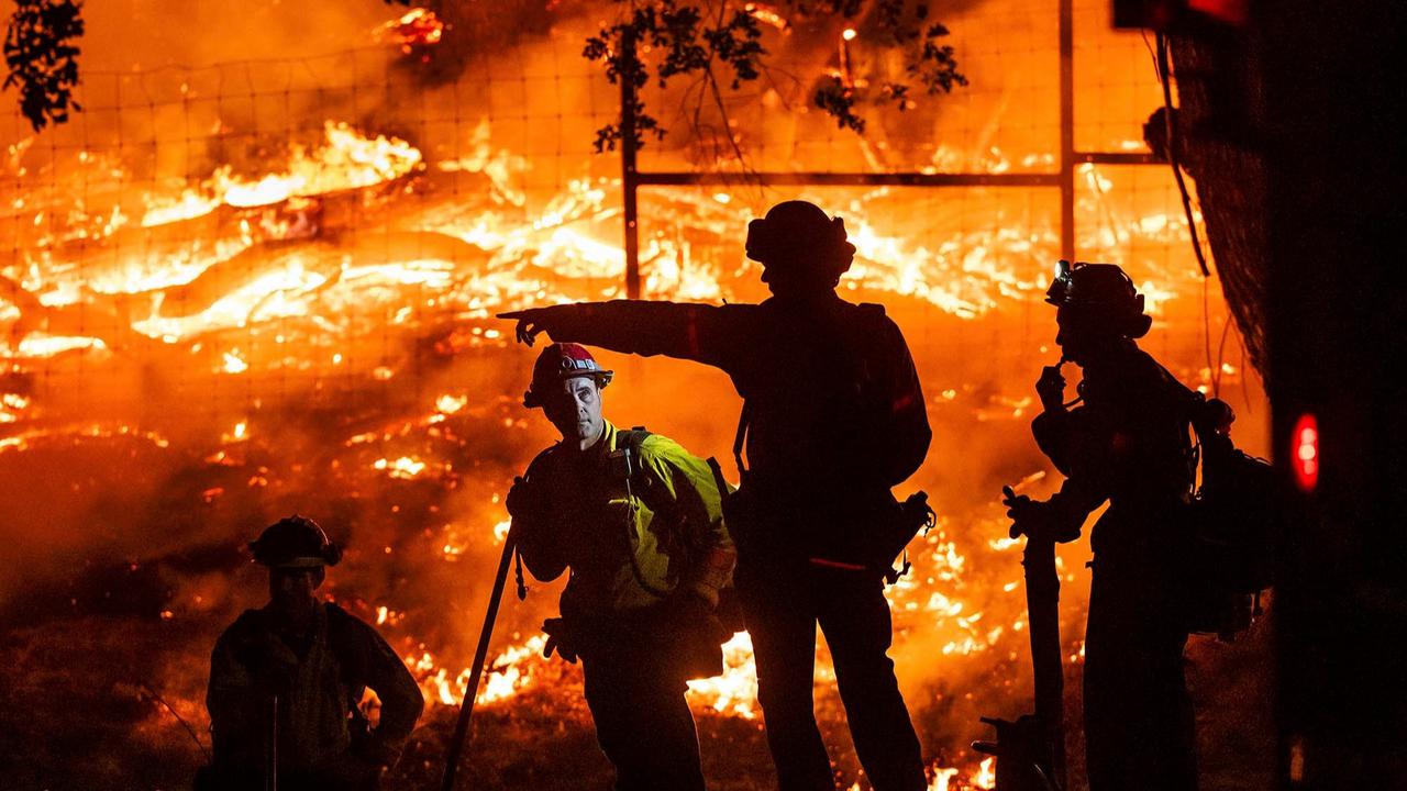 FOTO: Ngerinya Kebakaran Hutan di Napa County, Ribuan Warga California Dievakuasi