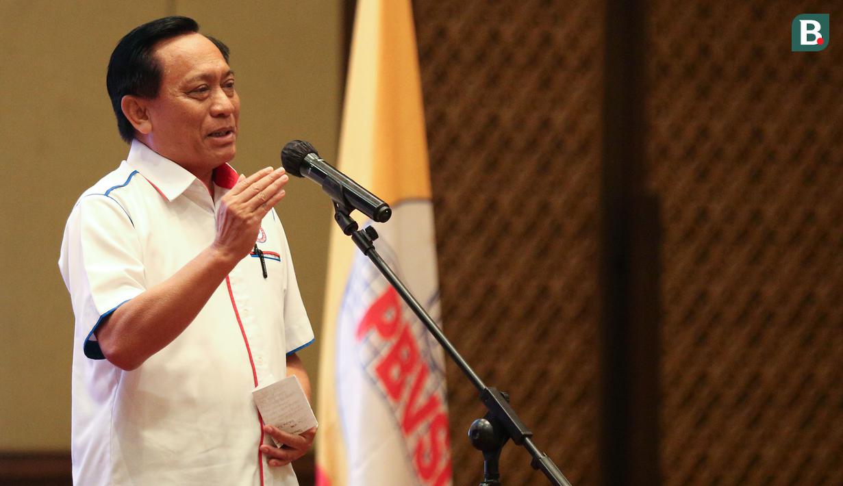 <p>Ketua Umum PBVSI, Imam Sudjarwo memberikan sambutan saat Penyambutan Timnas Voli Indonesia untuk SEA Games 2023 Kamboja dan Perkenalan Pengurus Pusat PBVSI masa Bakti Tahun 2023-2027 yang berlangsung di Hotel Sultan, Jakarta, Rabu (24/05/2023). (Bola.com/Bagaskara Lazuardi)</p>