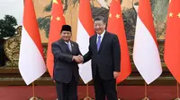 Menteri Pertahanan RI Prabowo Subianto memenuhi undangan Presiden Republik Rakyat Tiongkok (RRT) Xi Jinping, di the Great Hall of the People in Beijing, Senin (1/4/2024). (Istimewa).