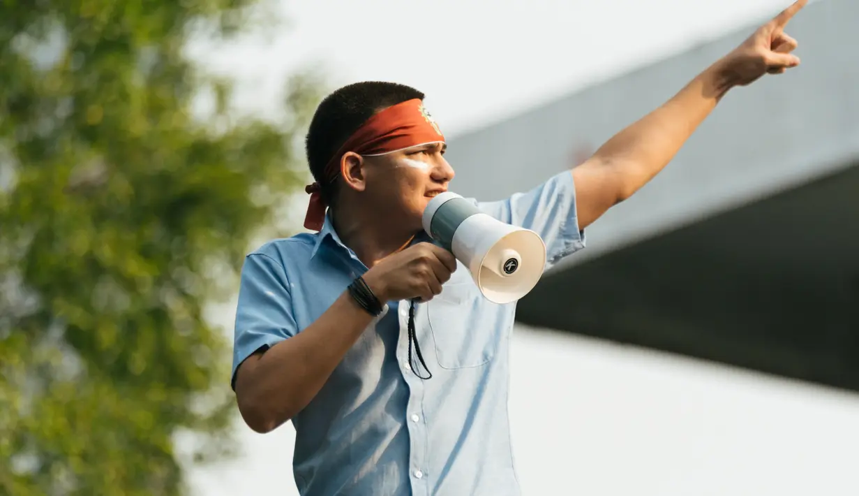 Rencana Besar merupakan drama crime-thriller yang mengeksplorasi kekuasaan dan ambiguitas moral. Tak sampai di situ serial ini juga menghadirkan teka-teki tentang sosok yang berada di tengah segalanya. [Foto: Prime Video]