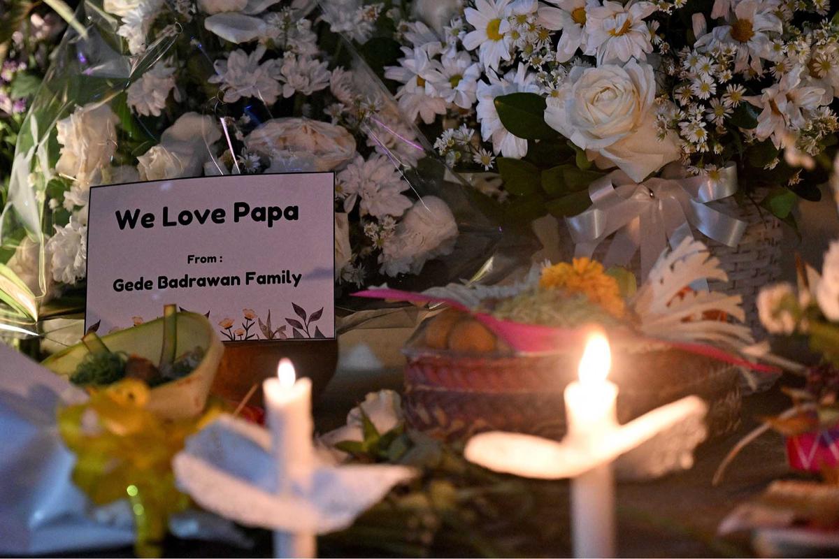 FOTO: Peringatan 23 Tahun Bom Bali, Doa dan Bunga untuk Korban