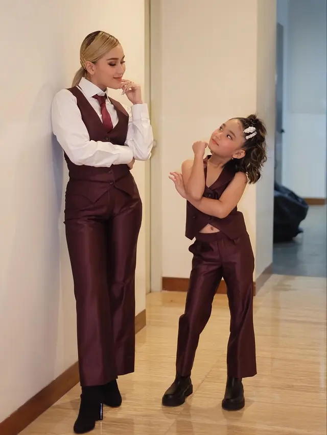 Ayu Ting Ting dan Bilqis Khumairah Razak tampil duet dalam acara TV (Foto: Instagram/@ayutingting92)