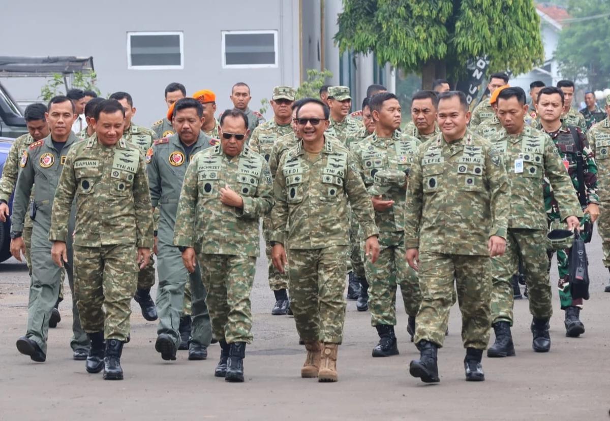 FOTO: Wakasau Tinjau Kesiapan Operasional Lanud R Suryadi Suryadarma