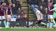 Pemain Arsenal, Viktor Gyokeres, merayakan setelah mencetak gol dalam pertandingan Liga Inggris&nbsp;melawan Burnley di Turf Moor, Inggris, Sabtu, 1 November 2025. (AP Photo/Jon Super)