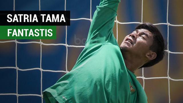 Berita video aksi yang mungkin paling fantastis dari kiper baru Madura United, Satria Tama, pada 2017.
