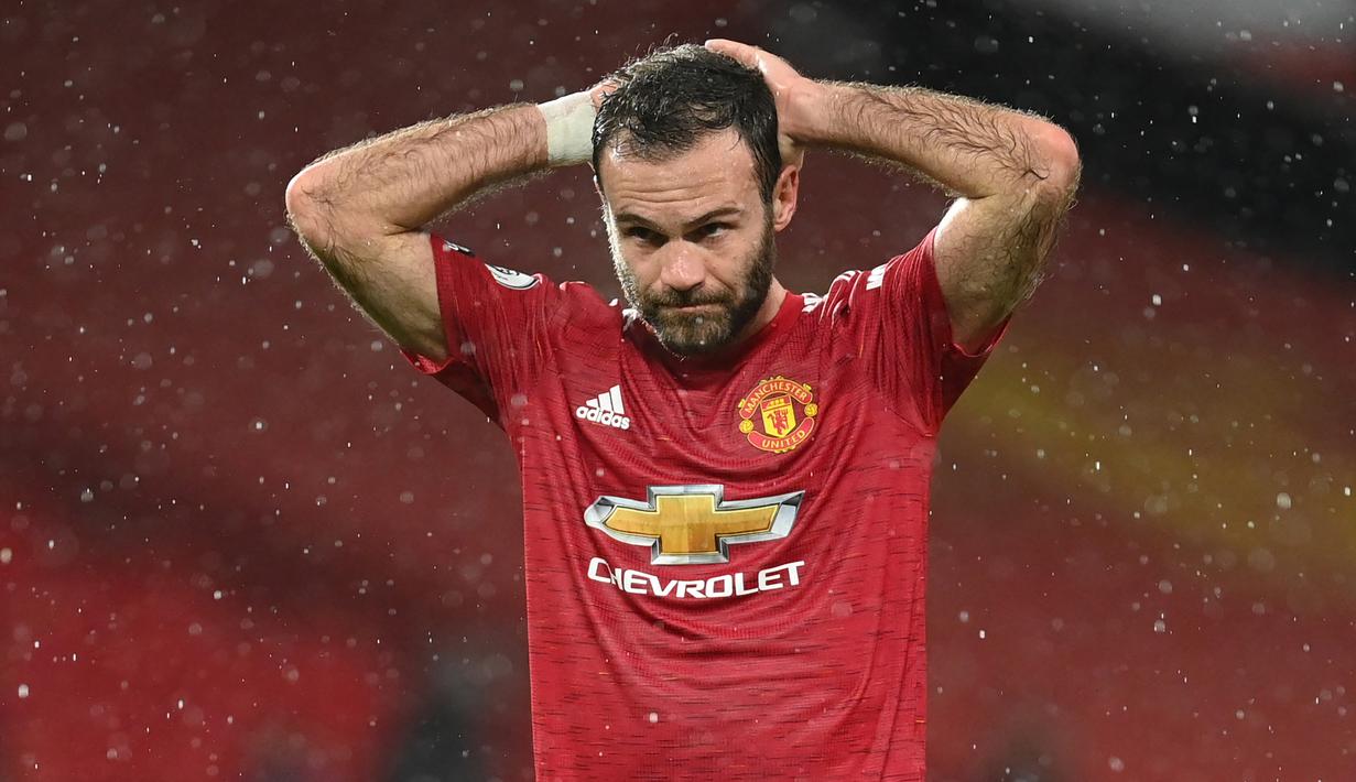 Juan Mata. Gelandang berusia 33 tahun asal Spanyol ini telah memperkuat 3 tim besar, Valencia, Chelsea dan Manchester United. Sukses meraih trofi Liga Champions dan Liga Europa bersama Chelsea dan Manchester United. Gelar juara Liga belum mampu diraihnya. (AFP/Michael Regan/Pool)