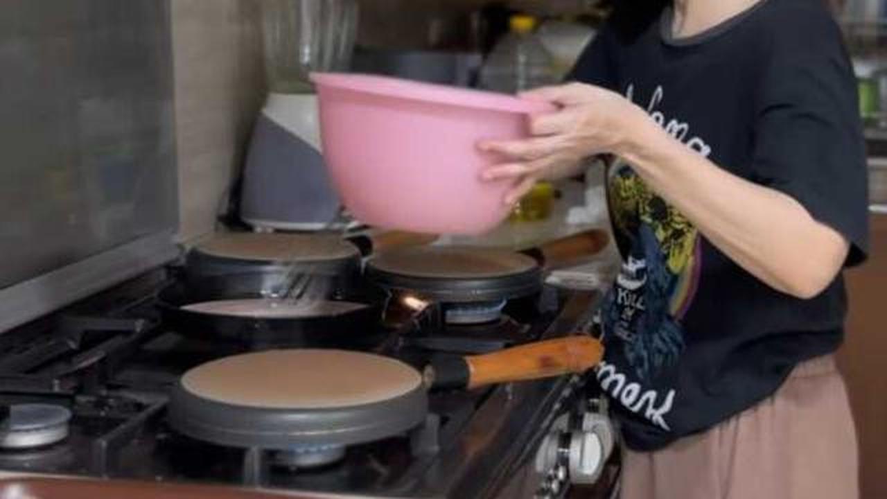 6 Potret Dapur Rumah Ibunda Lula Lahfah, Nyaman dan Efisien untuk Bisnis Risol