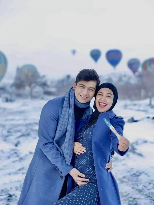 Tengah berlibur ke Turki bersama sang suami, Teuku Ryan, Ria Ricis akhirnya  go public umumkan dirinya tengah hamil anak pertama.  (Instagram/riaricis1795).